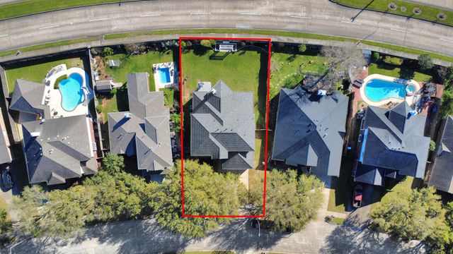 323 N Esplanade Lane, Stafford, TX 77477