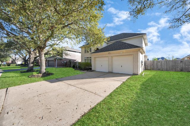 323 N Esplanade Lane, Stafford, TX 77477