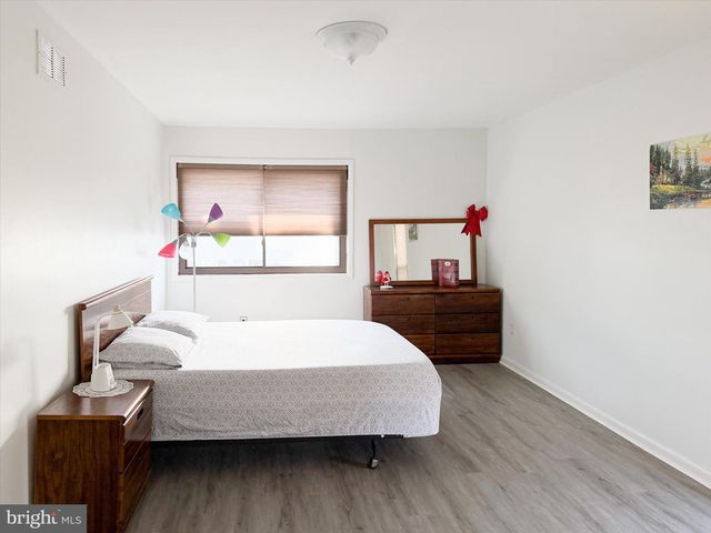 29 PENNINGTON RD, East Windsor, NJ 08520