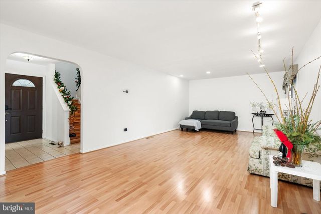 29 PENNINGTON RD, East Windsor, NJ 08520