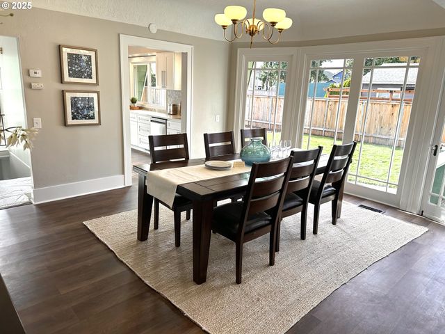 6804 Se CARLTON St, Portland, OR 97206