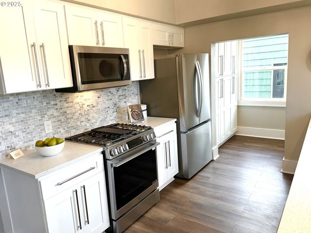 6804 Se CARLTON St, Portland, OR 97206