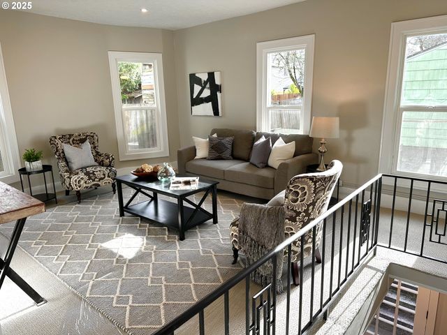 6804 Se CARLTON St, Portland, OR 97206