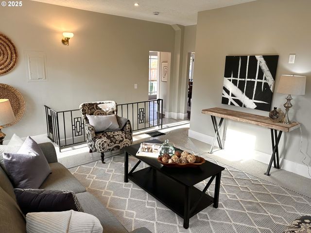 6804 Se CARLTON St, Portland, OR 97206