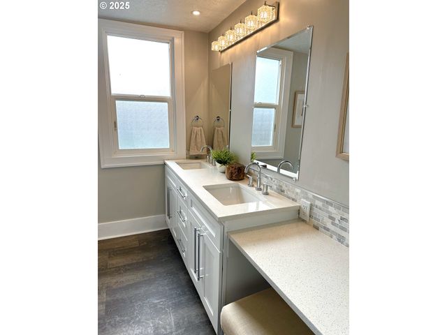 6804 Se CARLTON St, Portland, OR 97206