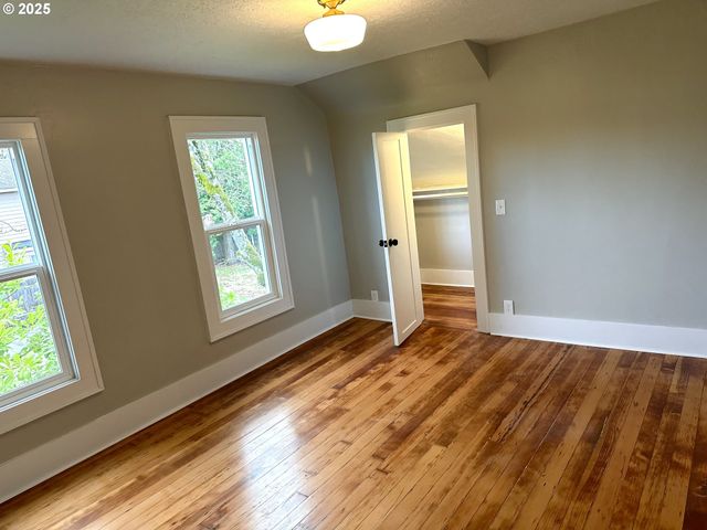 6804 Se CARLTON St, Portland, OR 97206