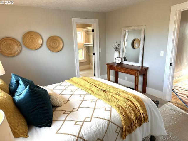 6804 Se CARLTON St, Portland, OR 97206