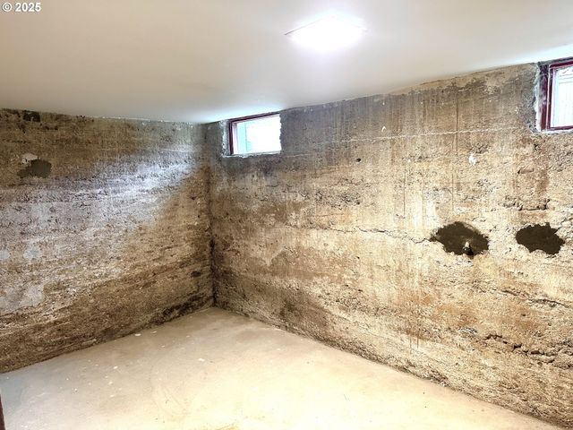 6804 Se CARLTON St, Portland, OR 97206