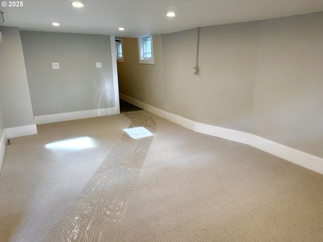 6804 Se CARLTON St, Portland, OR 97206