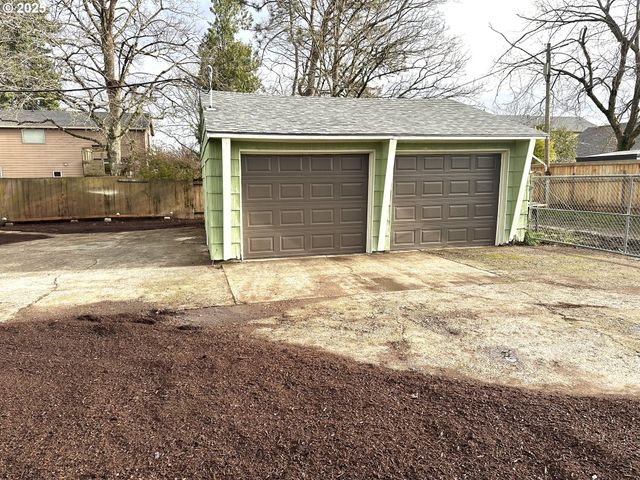 6804 Se CARLTON St, Portland, OR 97206