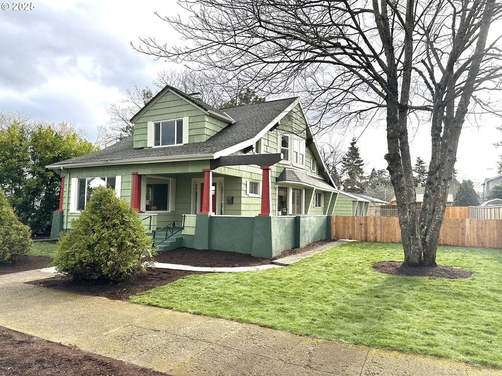 6804 Se CARLTON St, Portland, OR 97206