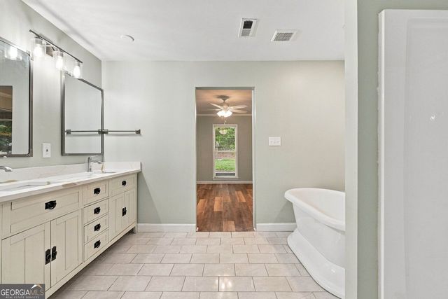 2298 E Lake Drive NE, Conyers, GA 30012