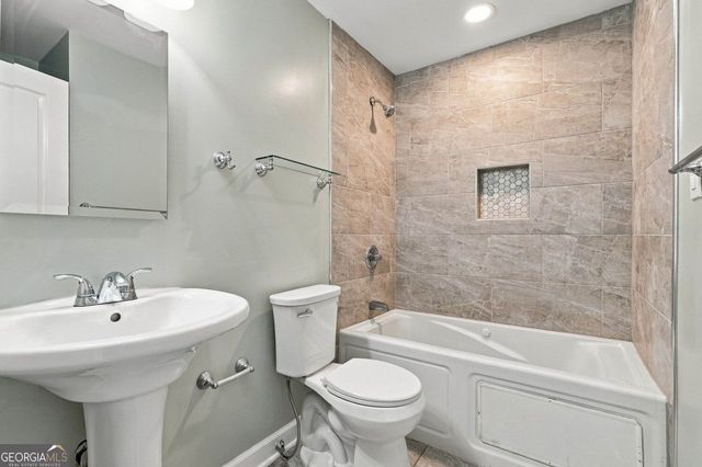 2298 E Lake Drive NE, Conyers, GA 30012