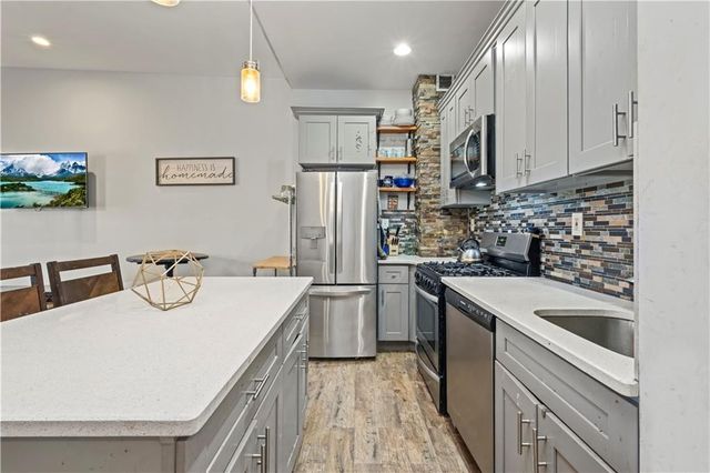 9 Argyle Rd Apt 4C, New York City, NY 11218