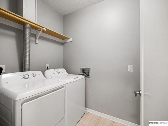5941 N 158 Court, Omaha, NE 68116