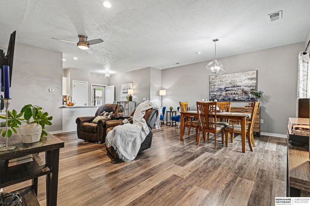 5941 N 158 Court, Omaha, NE 68116