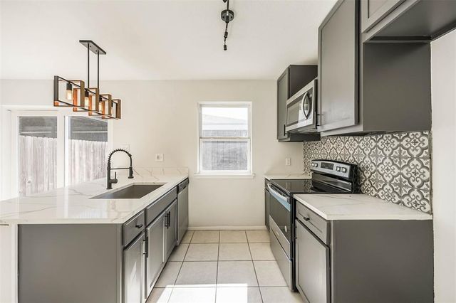 37 San Jacinto Drive, Galveston, TX 77550
