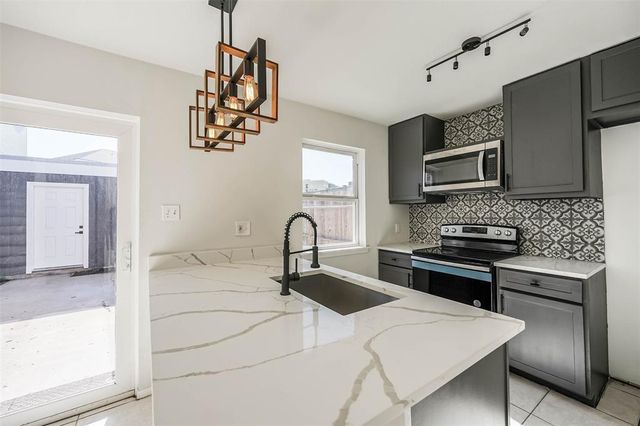 37 San Jacinto Drive, Galveston, TX 77550