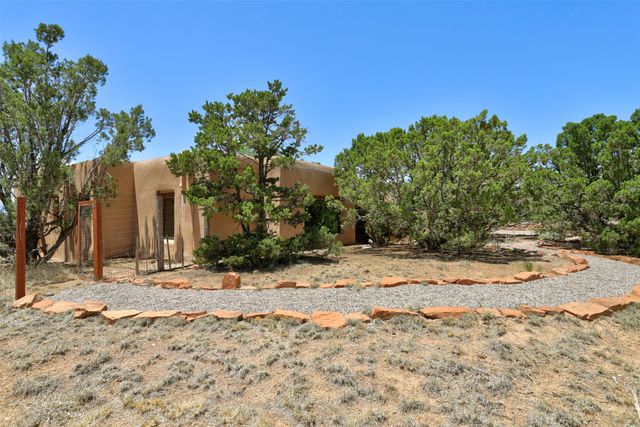 13 Herrada Ct, Santa Fe, NM 87508