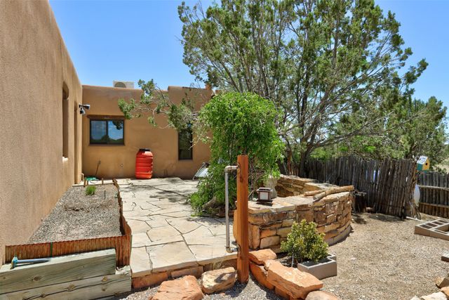 13 Herrada Ct, Santa Fe, NM 87508
