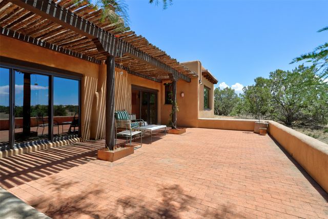 13 Herrada Ct, Santa Fe, NM 87508