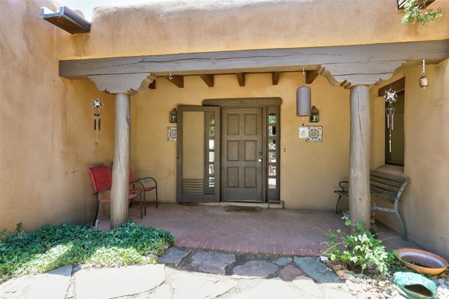 13 Herrada Ct, Santa Fe, NM 87508