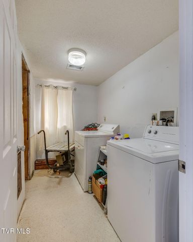 547 Wynding Way Drive, Fort Blackmore, VA 24250