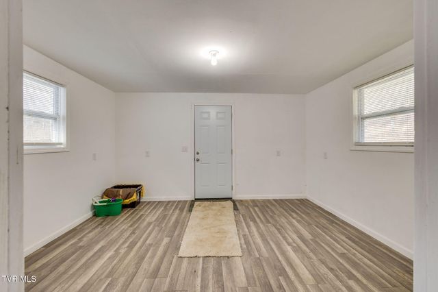 547 Wynding Way Drive, Fort Blackmore, VA 24250