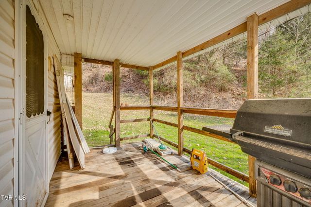 547 Wynding Way Drive, Fort Blackmore, VA 24250