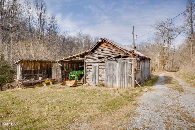 547 Wynding Way Drive, Fort Blackmore, VA 24250