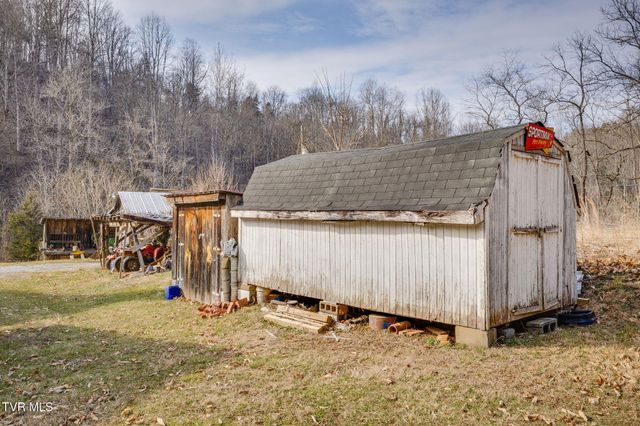 547 Wynding Way Drive, Fort Blackmore, VA 24250