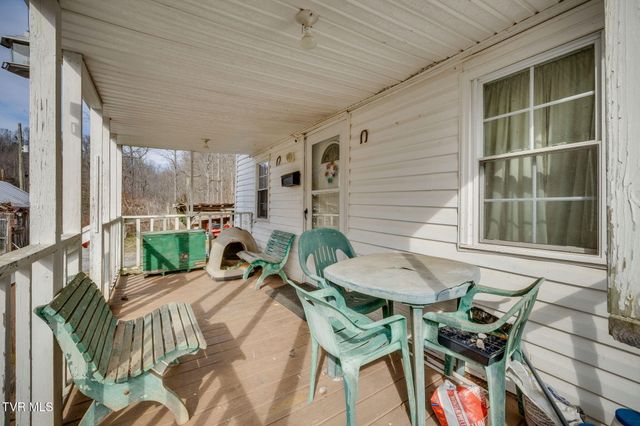 547 Wynding Way Drive, Fort Blackmore, VA 24250