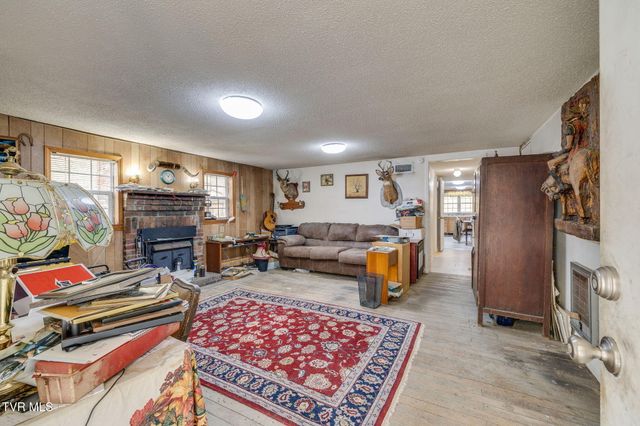 547 Wynding Way Drive, Fort Blackmore, VA 24250