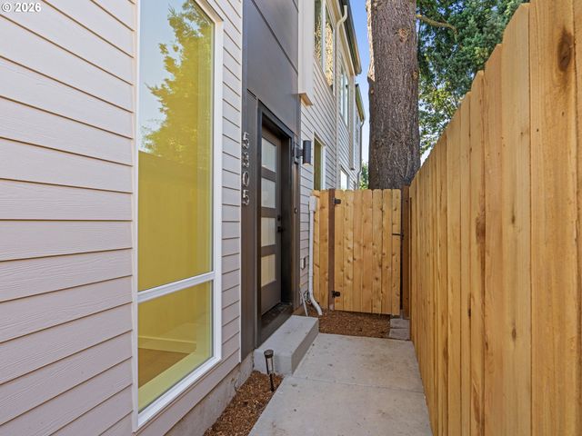 5305 Se Malden St 2, Portland, OR 97206