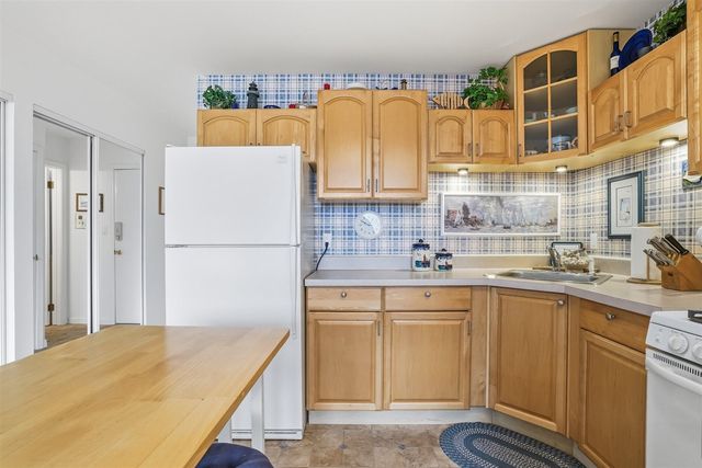 223 N Shore Drive 308, South Haven, MI 49090