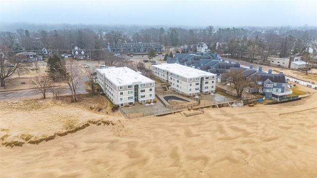 223 N Shore Drive 308, South Haven, MI 49090