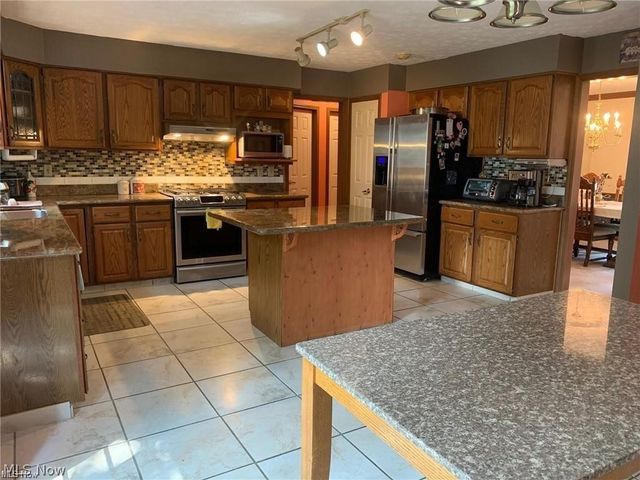 4386 Muirfield Way, Westlake, OH 44145