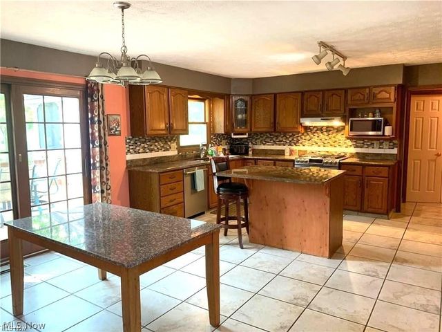 4386 Muirfield Way, Westlake, OH 44145