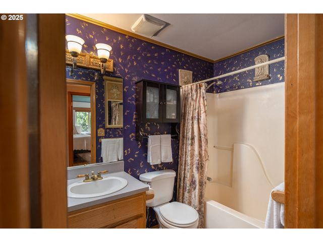 1108 N HADLEY Rd, Newberg, OR 97132
