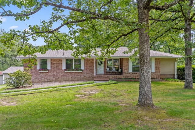 28 Lynn Road, Signal Mountain, TN 37377