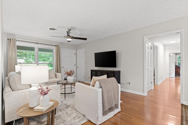 28 Lynn Road, Signal Mountain, TN 37377