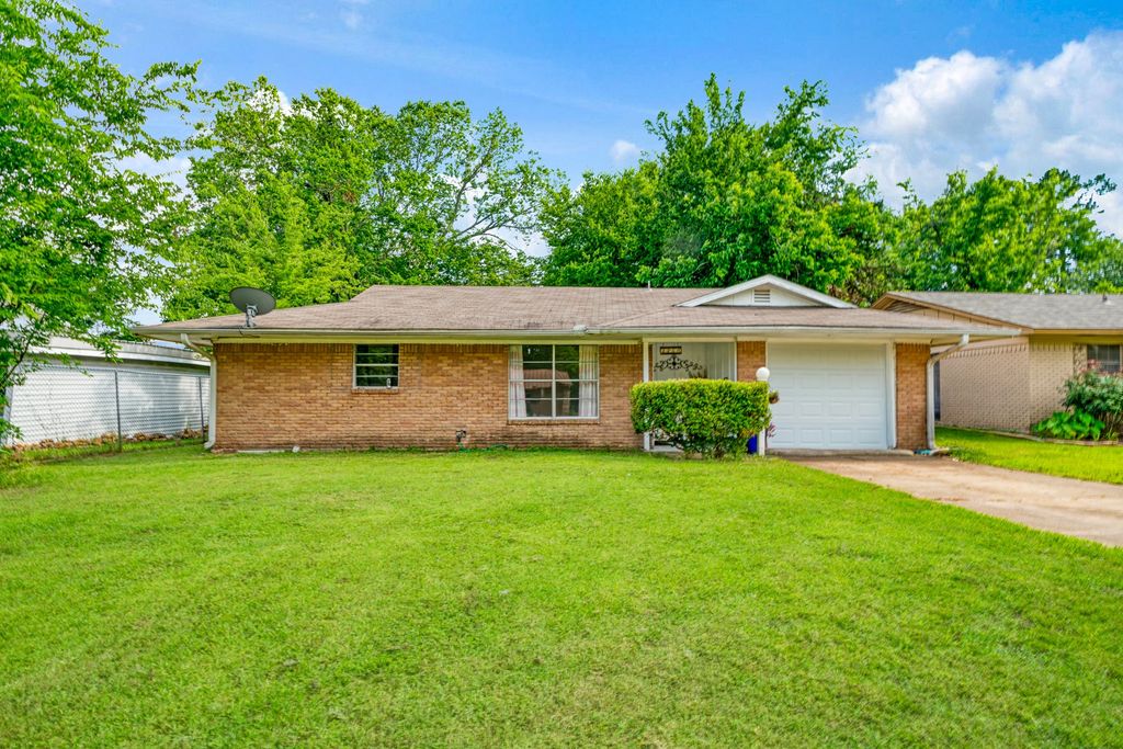 2250 Bella Vista Drive, Paris, TX 75460
