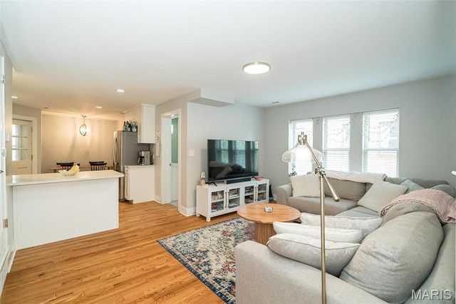 7537 Buckingham Drive, Clayton, MO 63105