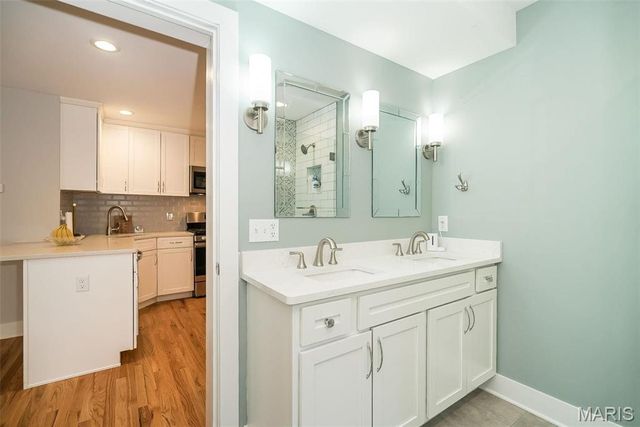 7537 Buckingham Drive, Clayton, MO 63105