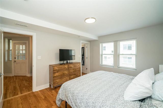 7537 Buckingham Drive, Clayton, MO 63105