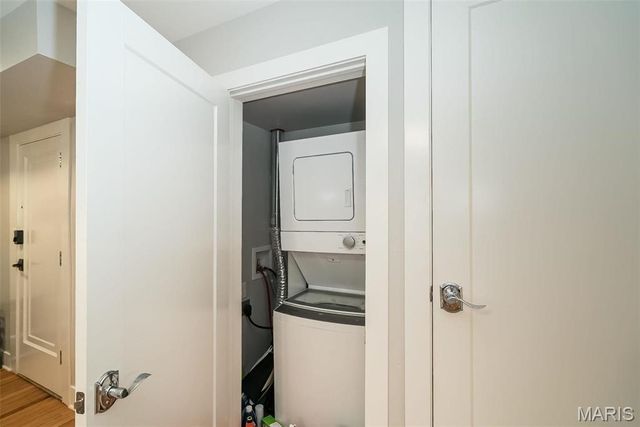 7537 Buckingham Drive, Clayton, MO 63105