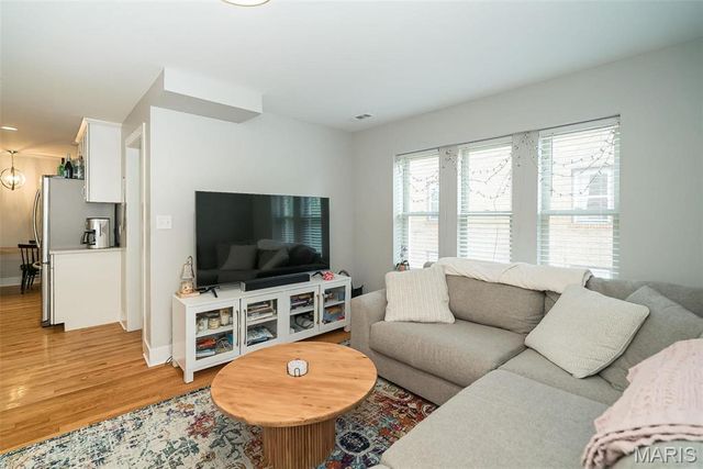 7537 Buckingham Drive, Clayton, MO 63105