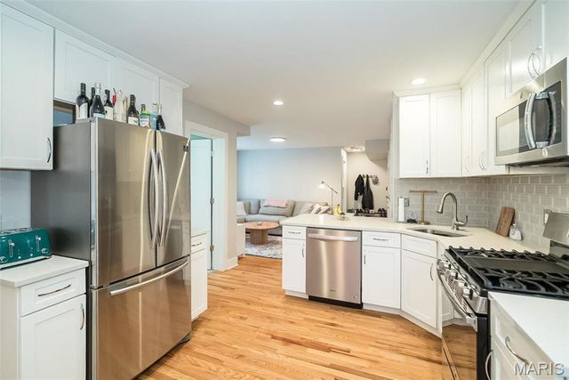 7537 Buckingham Drive, Clayton, MO 63105