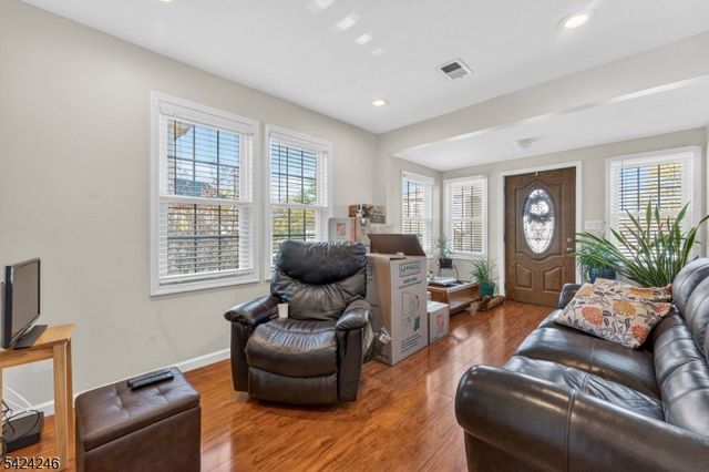 30 Paul St, Woodbridge Twp., NJ 08863