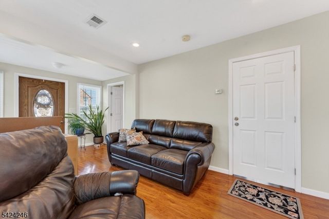 30 Paul St, Woodbridge Twp., NJ 08863